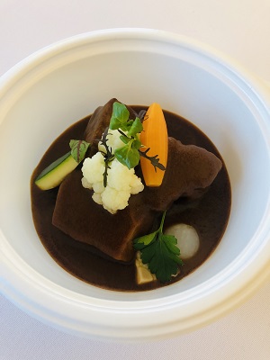 テイクアウトメニューフレンチ レストランのビーフシチュー