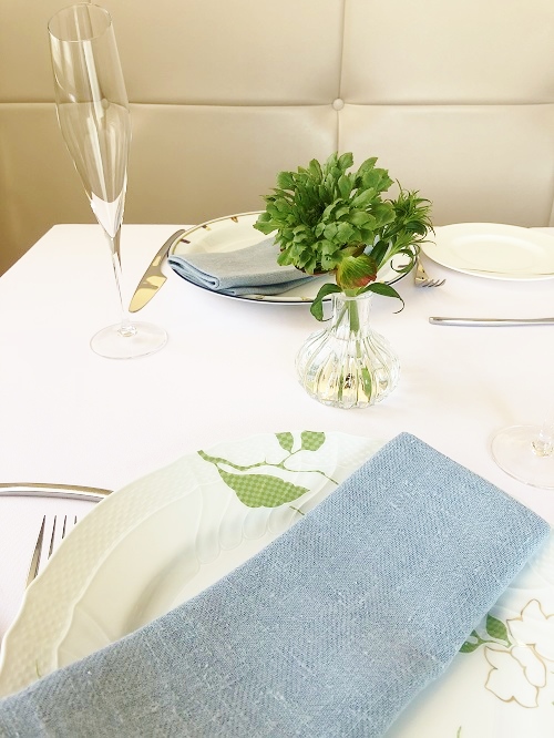 シェムラテーブルセッティング-ラナンキュラス