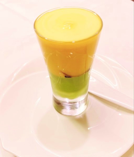 ポティロンのクリーム プティポアのベールマンジェ 盛岡トマト トリュフとハーブのヴィネグレット